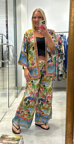 Dani Wrap Short Escape